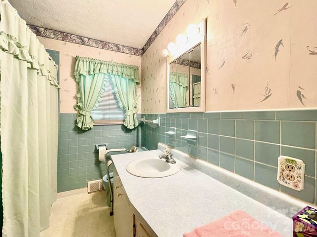 213 N Park Lane, Black Mountain, NC 28711