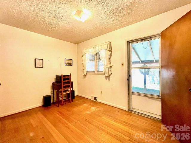 213 N Park Lane, Black Mountain, NC 28711