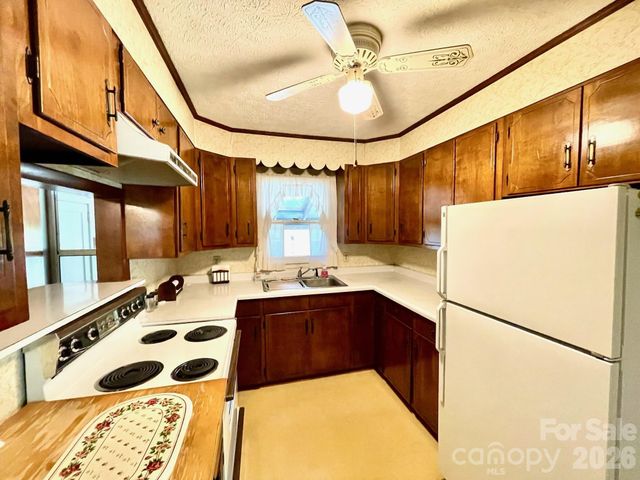 213 N Park Lane, Black Mountain, NC 28711
