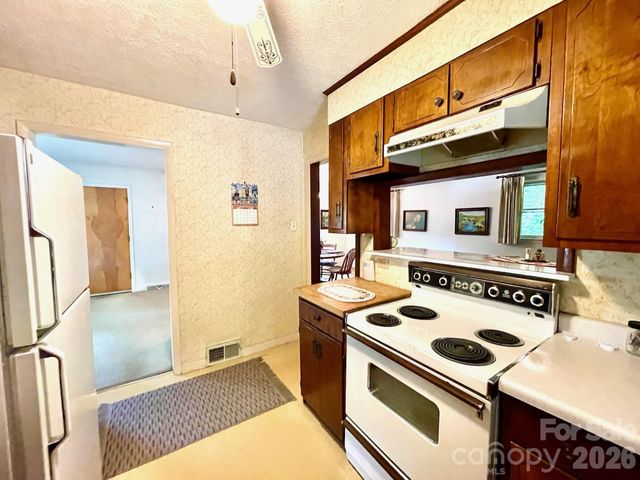 213 N Park Lane, Black Mountain, NC 28711