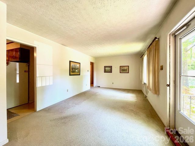 213 N Park Lane, Black Mountain, NC 28711