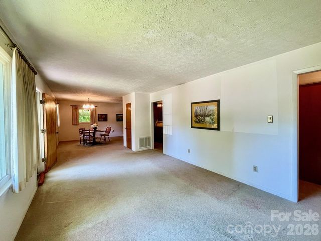 213 N Park Lane, Black Mountain, NC 28711