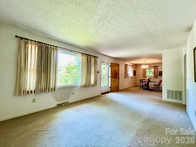 213 N Park Lane, Black Mountain, NC 28711