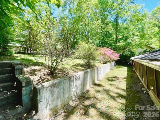 213 N Park Lane, Black Mountain, NC 28711