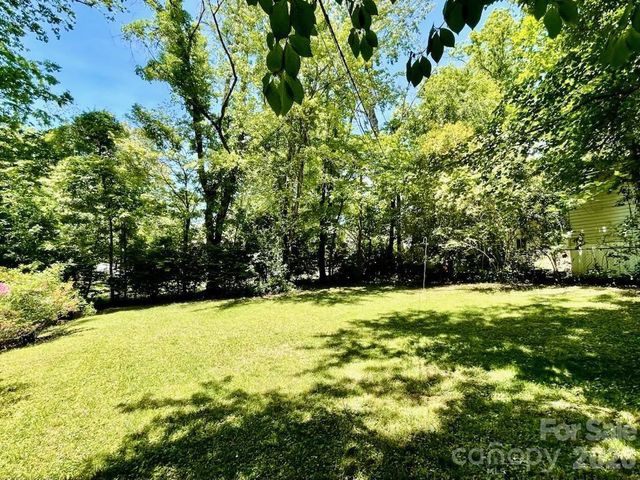 213 N Park Lane, Black Mountain, NC 28711