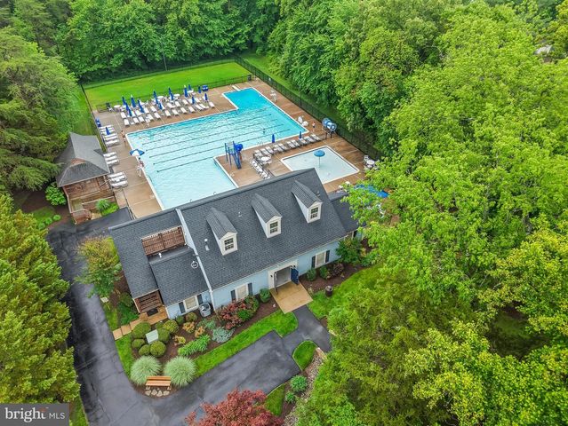 13422 POINT PLEASANT DR, Chantilly, VA 20151