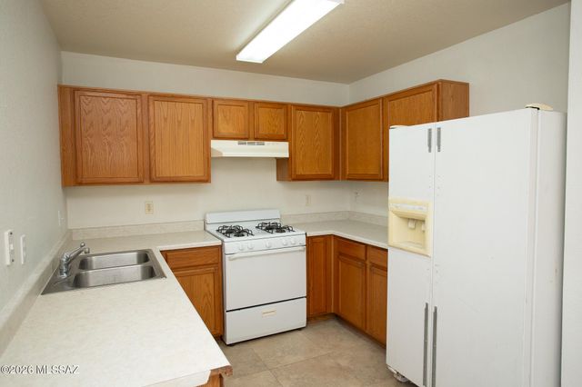 5252 S Via Laguna Blanca, Tucson, AZ 85706