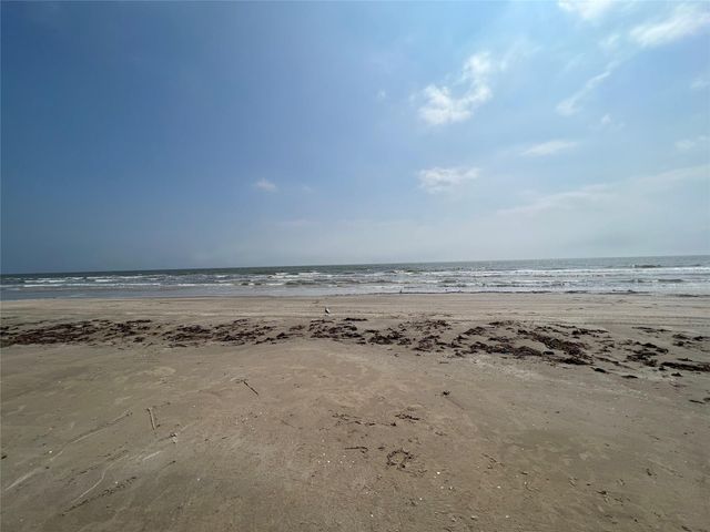 1080 N Monkhouse Drive, Crystal Beach, TX 77650