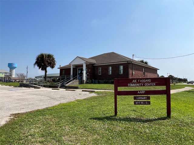 1080 N Monkhouse Drive, Crystal Beach, TX 77650