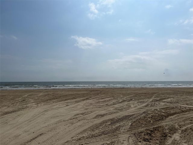 1080 N Monkhouse Drive, Crystal Beach, TX 77650