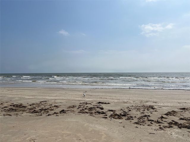 1080 N Monkhouse Drive, Crystal Beach, TX 77650