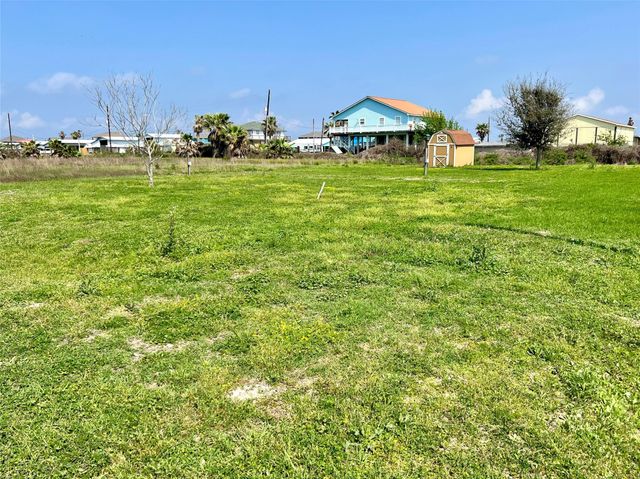 1080 N Monkhouse Drive, Crystal Beach, TX 77650