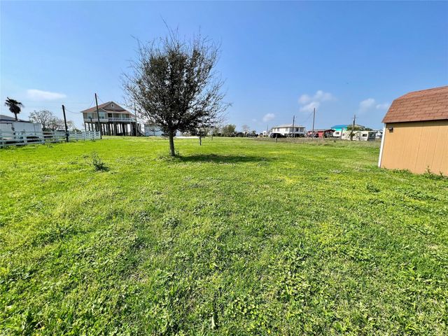 1080 N Monkhouse Drive, Crystal Beach, TX 77650