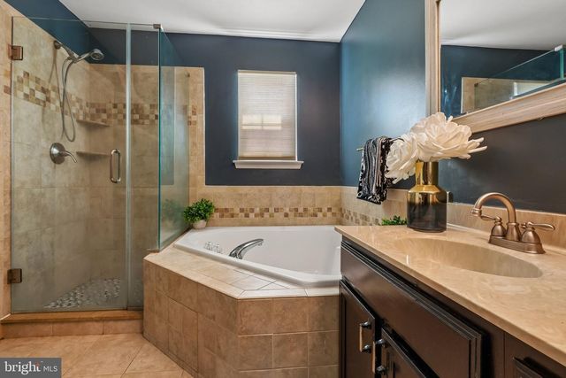 11 STEEPLECHASE BLVD, Burlington, NJ 08016