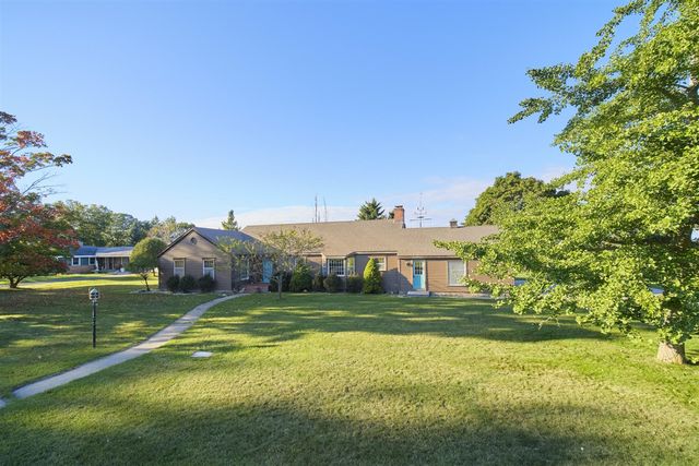 714 Harbor Drive, Manistee, MI 49660