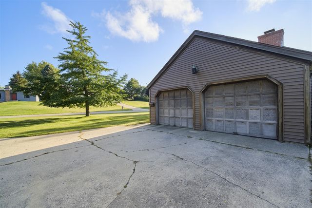 714 Harbor Drive, Manistee, MI 49660