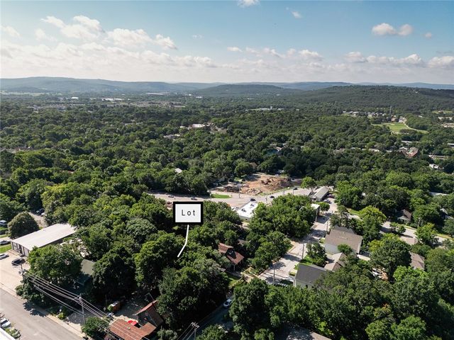 214 Church Avenue, Fayetteville, AR 72701