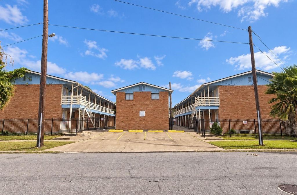 911 Avenue K 9, Galveston, TX 77550