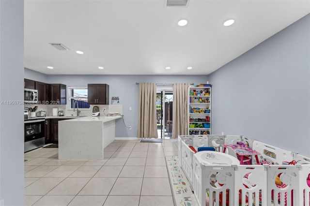 465 NE 5th Pl 465, Florida City, FL 33034