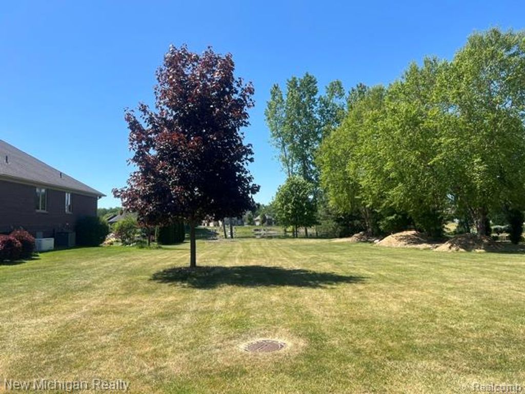 27146 Clear Lake Drive, New Baltimore, MI 48051