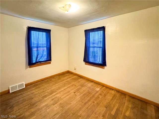 165 Piccadilly Street, Campbell, OH 44405