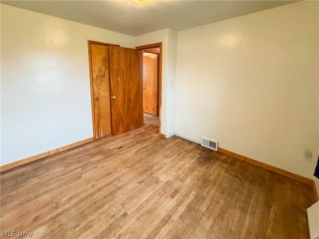 165 Piccadilly Street, Campbell, OH 44405