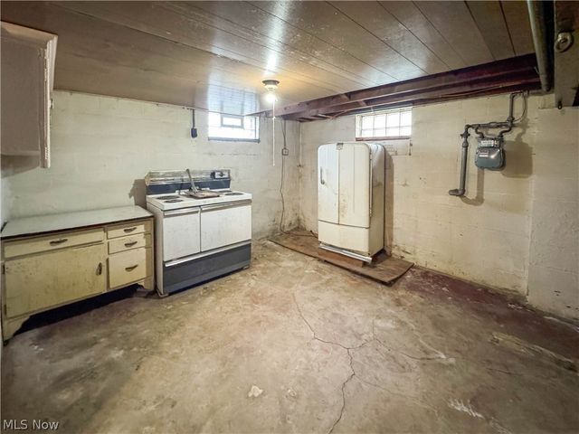 165 Piccadilly Street, Campbell, OH 44405