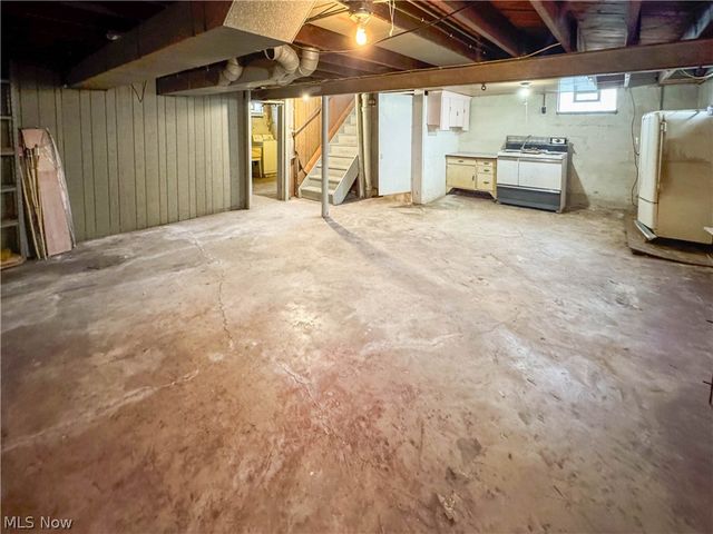 165 Piccadilly Street, Campbell, OH 44405