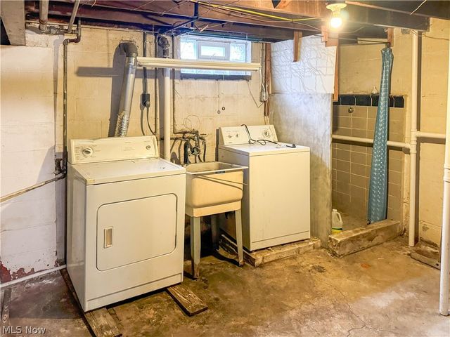 165 Piccadilly Street, Campbell, OH 44405