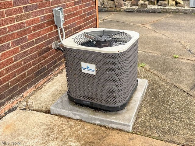 165 Piccadilly Street, Campbell, OH 44405