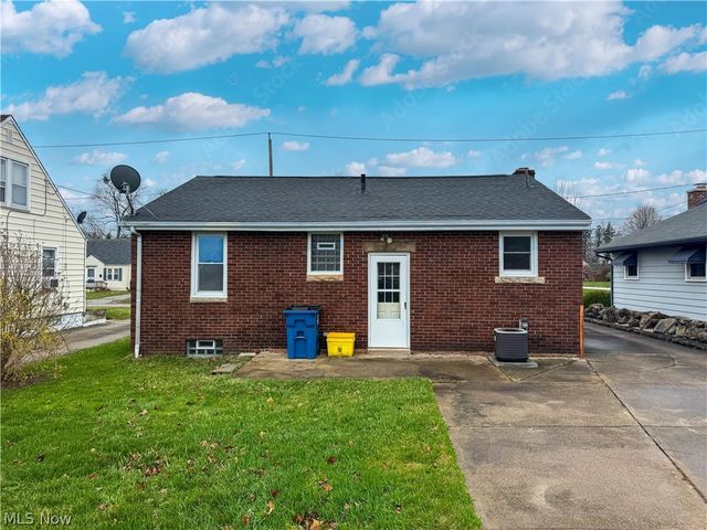 165 Piccadilly Street, Campbell, OH 44405