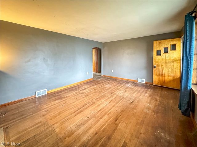 165 Piccadilly Street, Campbell, OH 44405