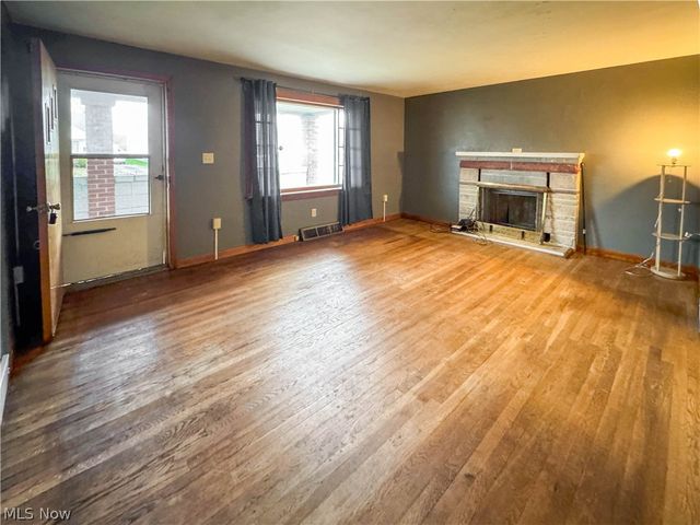 165 Piccadilly Street, Campbell, OH 44405