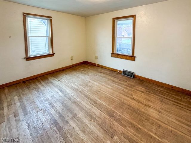 165 Piccadilly Street, Campbell, OH 44405