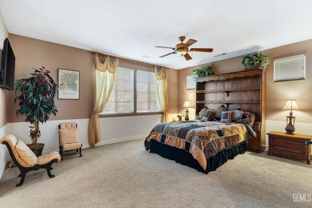 5206 Village Green Lane, Bakersfield, CA 93306