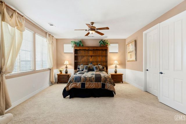 5206 Village Green Lane, Bakersfield, CA 93306