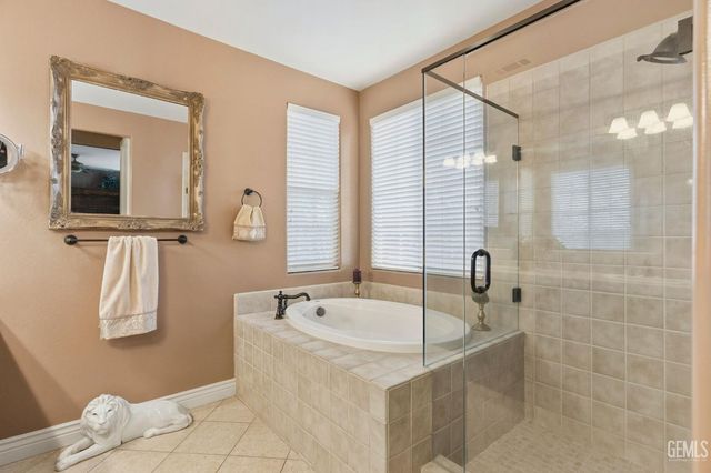 5206 Village Green Lane, Bakersfield, CA 93306