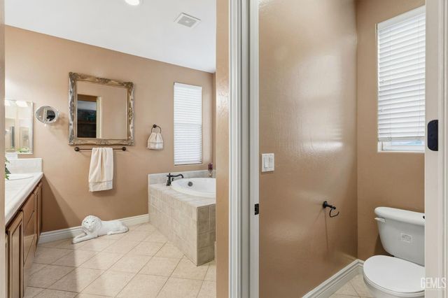 5206 Village Green Lane, Bakersfield, CA 93306