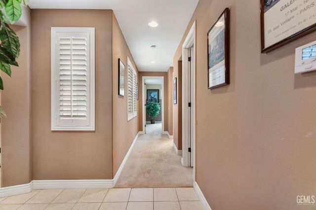 5206 Village Green Lane, Bakersfield, CA 93306