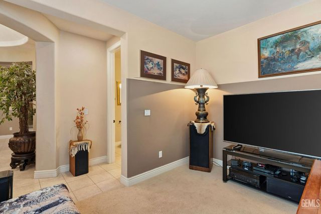 5206 Village Green Lane, Bakersfield, CA 93306