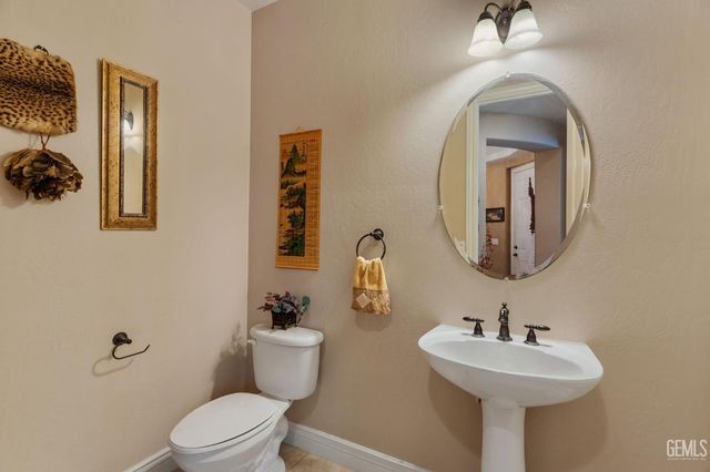 5206 Village Green Lane, Bakersfield, CA 93306