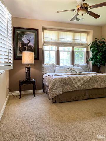 5206 Village Green Lane, Bakersfield, CA 93306