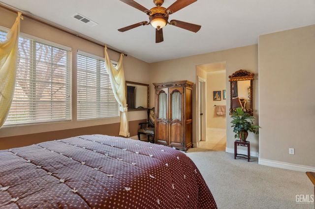 5206 Village Green Lane, Bakersfield, CA 93306