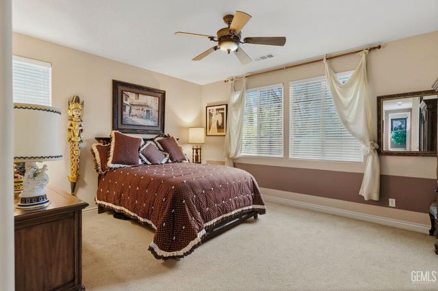 5206 Village Green Lane, Bakersfield, CA 93306