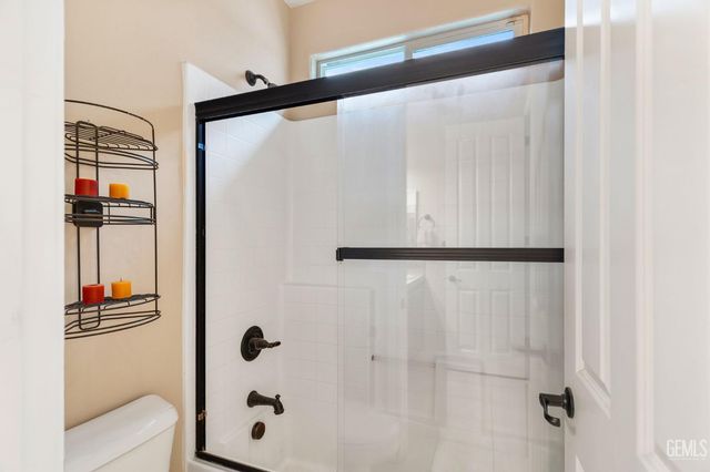 5206 Village Green Lane, Bakersfield, CA 93306