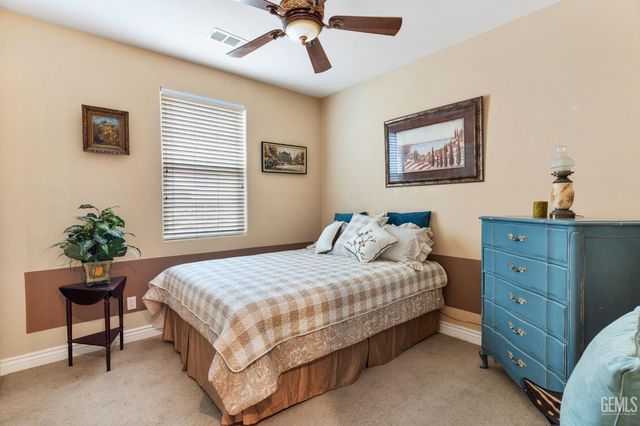 5206 Village Green Lane, Bakersfield, CA 93306