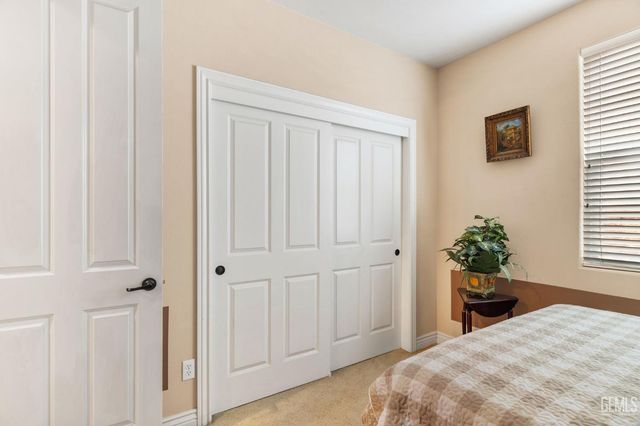 5206 Village Green Lane, Bakersfield, CA 93306