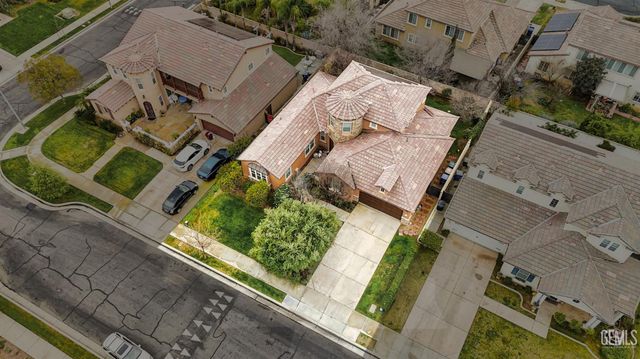 5206 Village Green Lane, Bakersfield, CA 93306