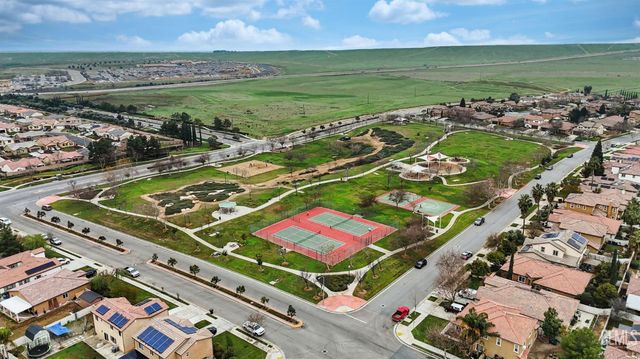 5206 Village Green Lane, Bakersfield, CA 93306