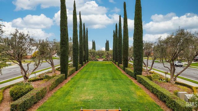 5206 Village Green Lane, Bakersfield, CA 93306